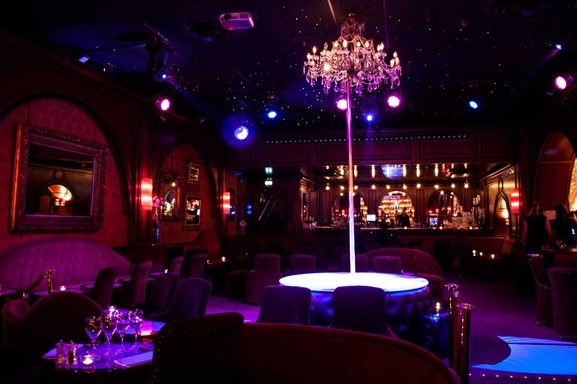 Le temple de la sensualité vous invite pour "La Nuit des Débutantes". Remportez vos entrées pour une soirée inoubliable au Secret Square, cabaret mythique au cœur de Paris !