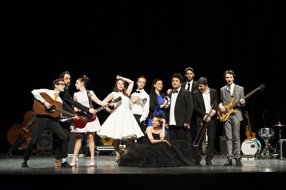 Les Franglaises à la Seine Musical. Découvrez leur spectacle bourré d'humour qui vous entraîne tout en musique !