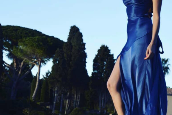 Zara Boutayeb, ancienne mannequin, photographe et à présent elle exprime son art à travers un recueil humaniste, Les pensées perdues.