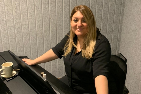 Géraldine Allouche,la coach vocal vedette ouvre enfin son école! Découvrez le Studio Pereire en plein coeur de Paris.