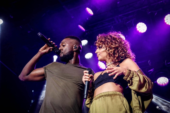 Le choriste et danseur de Tal se lance dans une carrière solo avec « J’en ai besoin » Ralph Beaubrun nous transporte entièrement !