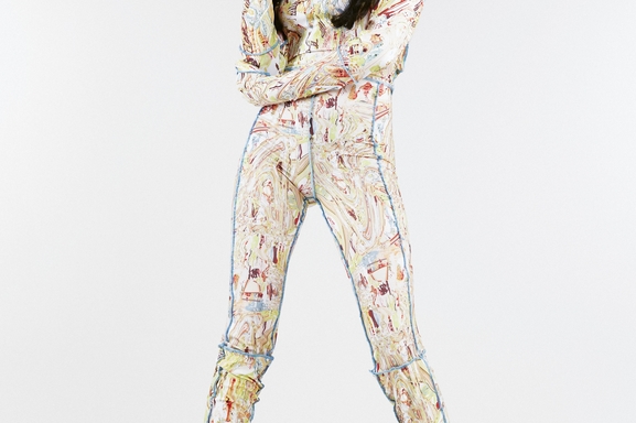 Ogee, révélée grâce à son succès lors de The Voice Kids sort son nouvel album “Spectre” le 10 décembre prochain. Découvrez son univers avec Casting.fr !