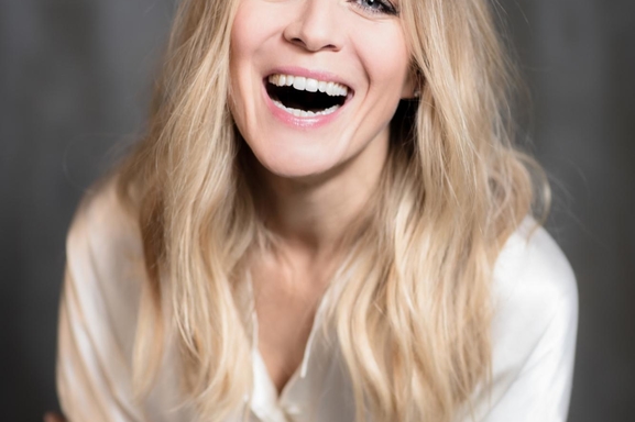 Préparez-vos vocalises et échauffez votre voix, Veronic Dicaire est de retour à Paris pour son spectacle "Voices".