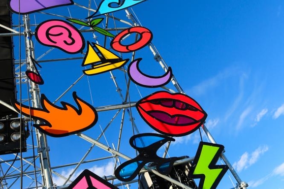 Envie de danser sur la Croisette les pieds dans l'eau? Venez profiter de la plage électro avec Casting.fr