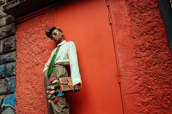 Un shooting photo avec un photographe de mode, ça vous dit ? David Pochal offre aux membres de casting.fr un moment unique.