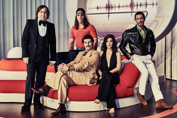 « Douce Amère » avec Mélanie Doutey, une comédie à voir absolument aux Bouffes Parisiens !