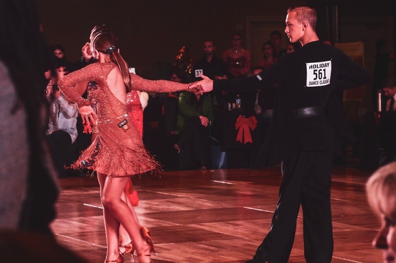 Vous pouvez devenir danseur professionnel et en faire votre profession. Comment ? Voici de quoi définir votre projet et surtout vous indiquer les multiples chemins artistiques possible pour démarrer. 