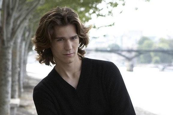 Le nouvel album "Una Parte Di Me" de Amaury Vassili dans les bacs le 22 Novembre