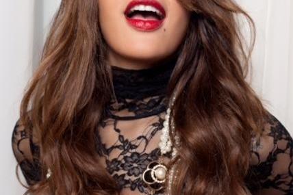 La sublissime comédienne Gyselle Soares à l’antenne sur Fun Radio tout l’été!