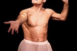 Mauvaise petite fille blonde de Pierre Notte, une pièce investie, un manifeste  contre l'injustice. La pièce se joue actuellement au Théâtre La Flèche à Paris!