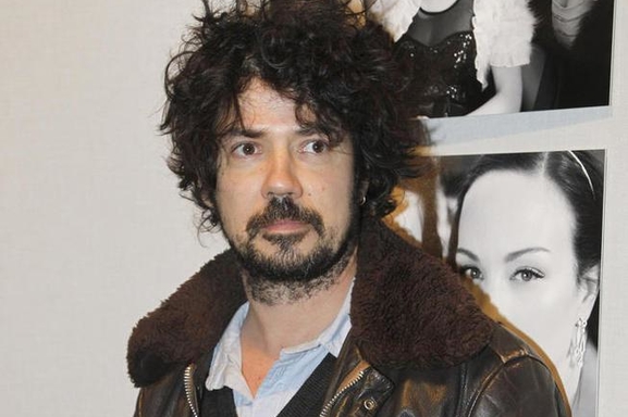 Yarol Poupaud rejoint le jury "La Nouvelle Star" sur D8, ça promet d être rock!