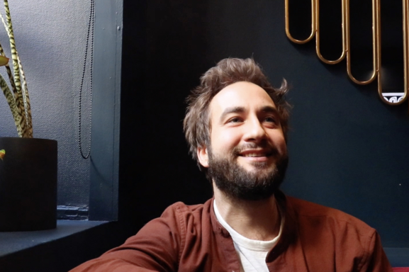 EXCLU : Partez à l’aventure aux côtés de Loïc Bartolini dans son spectacle « Photographe en Liberté » tous les lundis à 20h au théâtre Le Métropole