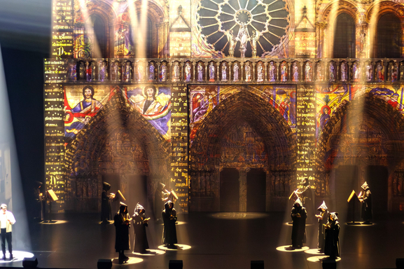 La Dame de Pierre : ne ratez pas la tournée grandiose sur Notre-Dame de Paris 