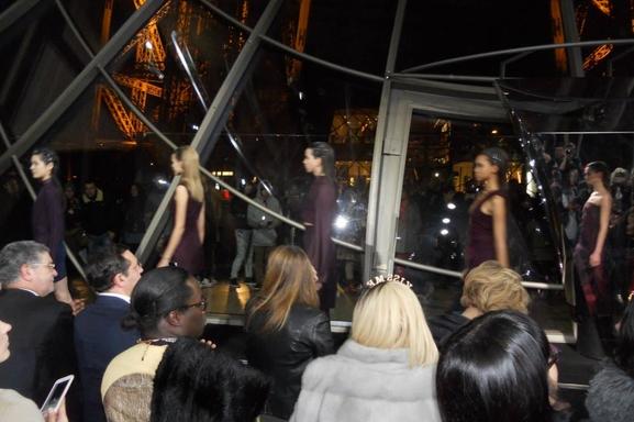 Lumière sur le défilé de Fatima Lopes pour la Fashion Week avec Joey Starr et Lucie Lucas