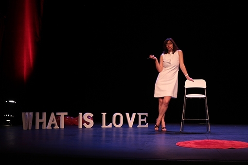 What is love ? Le spectacle executoire de l'Amour par Anne Buffet au Théâtre de la Contrescarpe