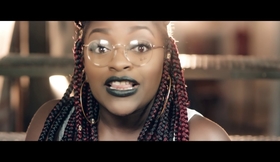 ELEEZA R - TOMBER LOVE (clip officiel)