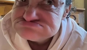 Mimiques de  la latiktokeuse869