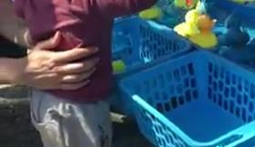 Lucas à la pêche aux canards pour la première fois !