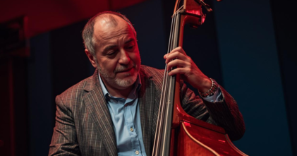 Casting contrebassiste de jazz entre 40 et 65 ans pour tournage court métrage promo artiste français