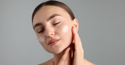 Casting homme ou femme de tout âge pour témoigner de problématiques de peau lors d'une campagne skincare