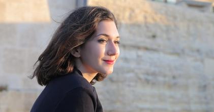 Casting hôte ou hôtesse pour animer point d'accueil