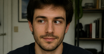 Casting figurant homme entre 35 et 60 ans avec strabisme visible pour tournage série comique