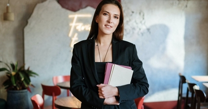 Casting hôte ou hôtesse pour gestion d'un déjeuner d'affaire