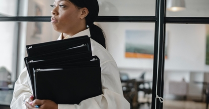 Casting hôte et hôtesse pour accueil événementiel