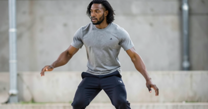 Casting homme sachant jongler avec un ballon pour doublure dans publicité