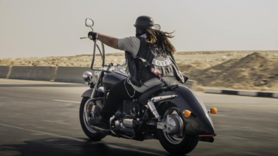 Casting homme et femme biker entre 30 et 50 ans pour série Netflix réalisée par Dany Boon