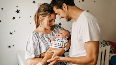 Casting couple homme et femme entre 25 et 45 ans et bébé de moins de 3 semaines pour publicité réseaux sociaux