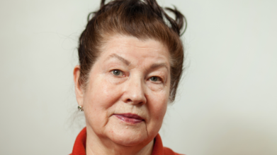 Casting femme sénior de 70 ans et plus pour silhouette dans sketch show Chamouxland 2 de Camille Chamoux