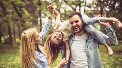 Casting vraie famille avec parents entre 30 et 45 ans et enfant entre 5 et 12 ans pour tournage vidéo et shooting photo