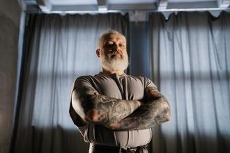 Casting homme grand et costaud pour figuration dans publicité