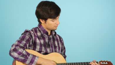 Casting guitariste de tout âge pour tournage sketch show Chamouxland de Camille Chamoux