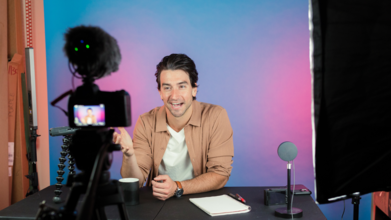 Casting homme et femme créateur de contenu UGC pour tournage vidéo réseaux sociaux finance