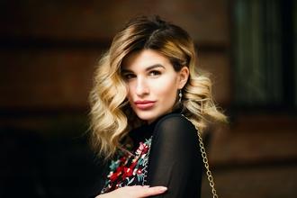 Casting mannequin femme grande taille pour shooting photo salon du mariage 