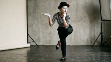 Casting mime homme ou femme pour une émission en anglais diffusée sur les réseaux sociaux