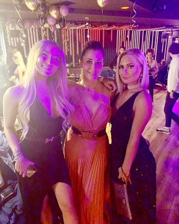 Magali Berdah à la tête de SHAUNA EVENTS a fait sensation lors de sa soirée au Angie Club en partenariat avec Richard Orlinski entourée de ses amis : Cyril Hanouna, Benjamin Castaldi, Ayem, Paga et tant d'autres... Casting.fr y était et vous raconte