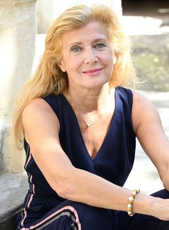 La comédienne Dominique Dimey, actuellement à l'affiche de "Bernard Dimey père & fille, une incroyable rencontre", vous donne tous ses conseils pour parvenir à chanter et jouer la comédie en même temps