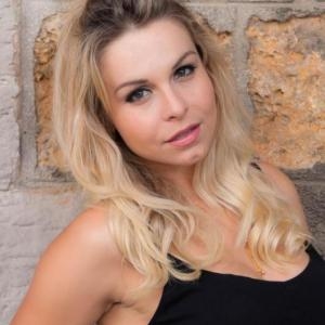 Caroline-Laure, Franco Brésilienne, lance sa carrière en France grâce à Casting.fr