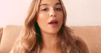 Alex RAN, talentueuse et magnifique chanteuse fait un coucou aux membres de chez Casting.fr